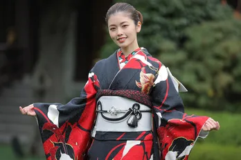 小芝風花、高橋ひかる、本田望結らオスカー美女が艶やかな晴れ着姿を披露【写真特集】