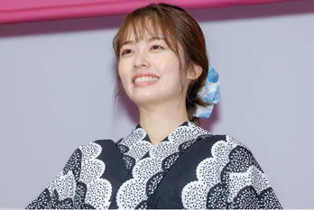 “凛として艶やか”…小芝風花、情熱的な“黒×赤”の晴れ着姿を披露「一段と美しさが増してる」「大人っぽく色気もあって素敵」