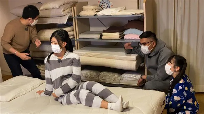 【写真】STU48・工藤理子＆渡辺菜月らがパジャマ姿に変身。寝姿勢博士のアドバイスでよりよい快眠を目指す