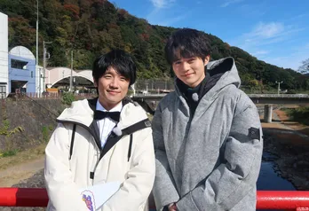 風間俊介&鈴鹿央士がロケへ「『silent』の2人が共演してる!と思って見たら痛い目見るぞ(笑)」<インテリ芸能人とロケしたら想像以上にウザかった>