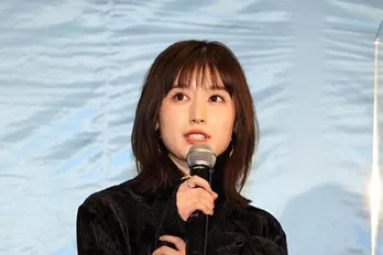 福本莉子、きれいめ“オールホワイトコーデ”に「真っ白もお似合い」と絶賛の声