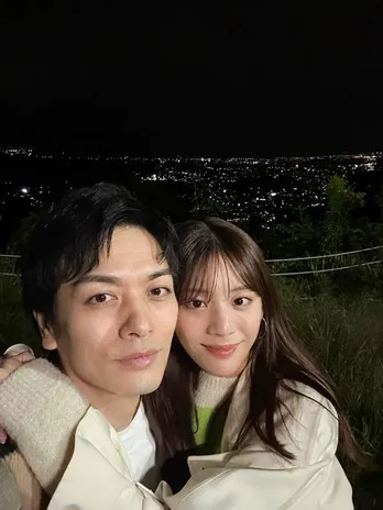 久保田悠来、夜景をバックに貴島明日香とのハグショットを公開「初めてだったのですごく嬉しかった」<私たち結婚しました 4>