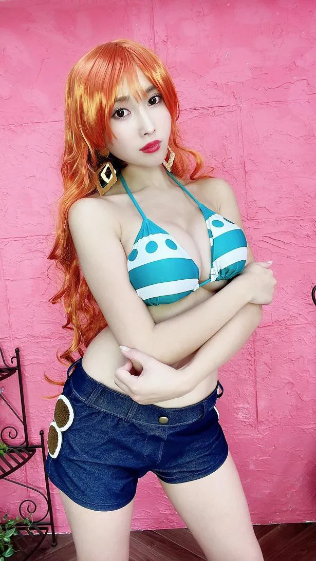 【写真】森咲智美、谷間丸見え…「ONE PIECE」ナミのコスプレ姿