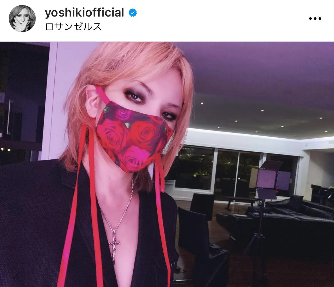 濃いアイメイクが印象的なYOSHIKI