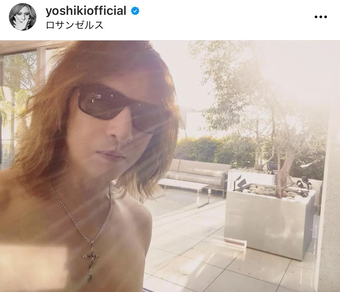 サングラスがトレードマークのYOSHIKI