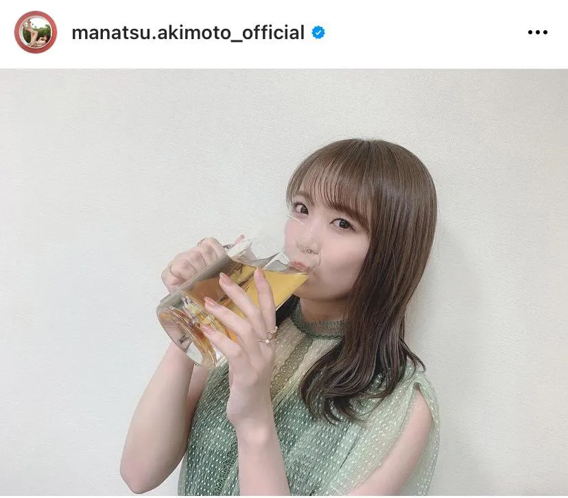 ※画像は秋元真夏(manatsu.akimoto_official)オフィシャルInstagramのスクリーンショット