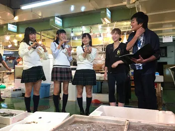 SKE48が伊勢エビを使っておむすび作りに挑戦!