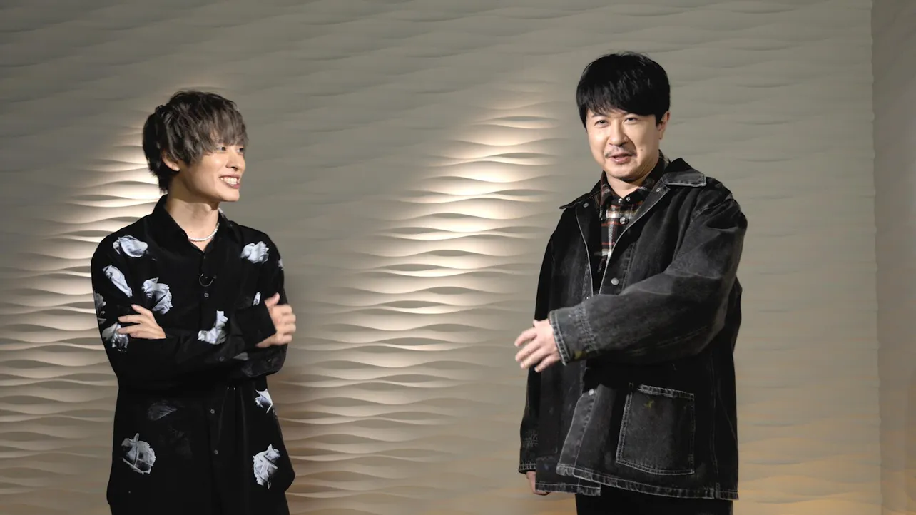「自称声優」に出演する杉田智和(右)と岡本信彦(左)