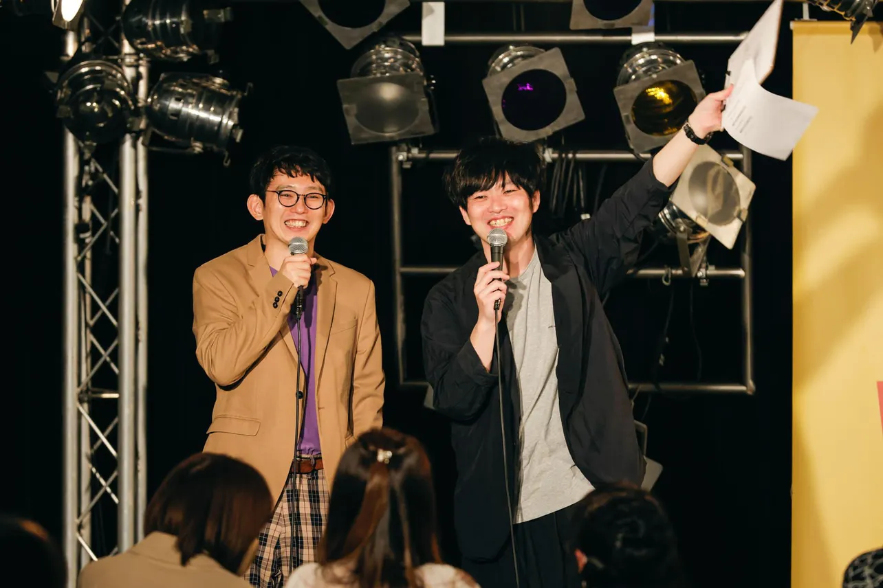 (左から)お笑いトリオ・パップコーン 芦沢ムネト、グランジ・遠山大輔