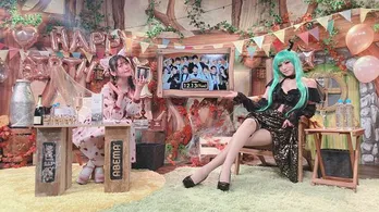 上坂すみれ、誕生日スペシャルでのたかはし智秋のセクシーなサキュバス・コスプレに大興奮「ありがてぇですわ」＜声優と夜あそび＞