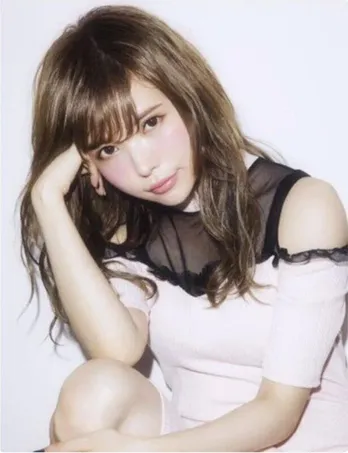 益若つばさ、鈴木奈々との仲良しツーショット公開に「天才的にかわいい」「推しと推しの共演」の声