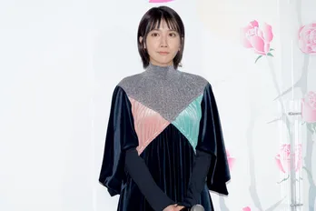 松本穂香&玉城ティナら、恋愛トーク展開「恋人が異性と2人で食事に行くのは浮気?」