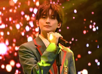 8LOOMが『HIKARI』を披露 高橋文哉「きっと皆さんが笑顔になれるような最終回になっていると思います」<2022 Mnet Japan Fan's Choice Awards>