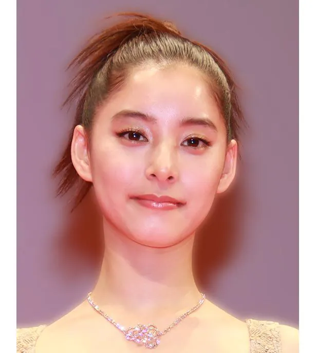 “脇から腰までむき出し”新木優子、圧巻のドレス姿に「ゆんぴょえぐい」「言葉にならない美しさです」22 Webザテレビジョン 1587