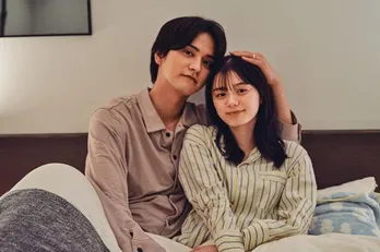 瀬戸利樹、満天の星空をながめながら紺野彩夏を引き寄せ「こっちおいで」<私たち結婚しました 4>