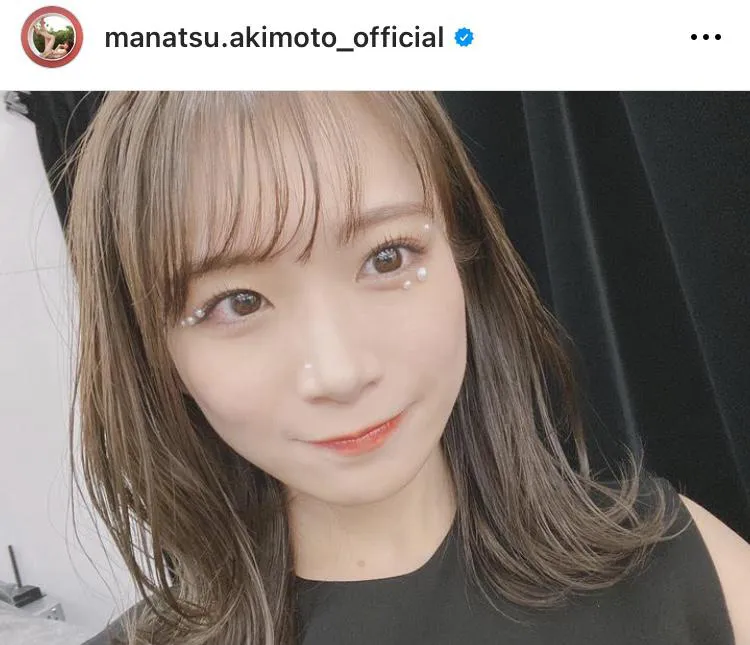  ※画像は秋元真夏(manatsu.akimoto_official)オフィシャルInstagramのスクリーンショット