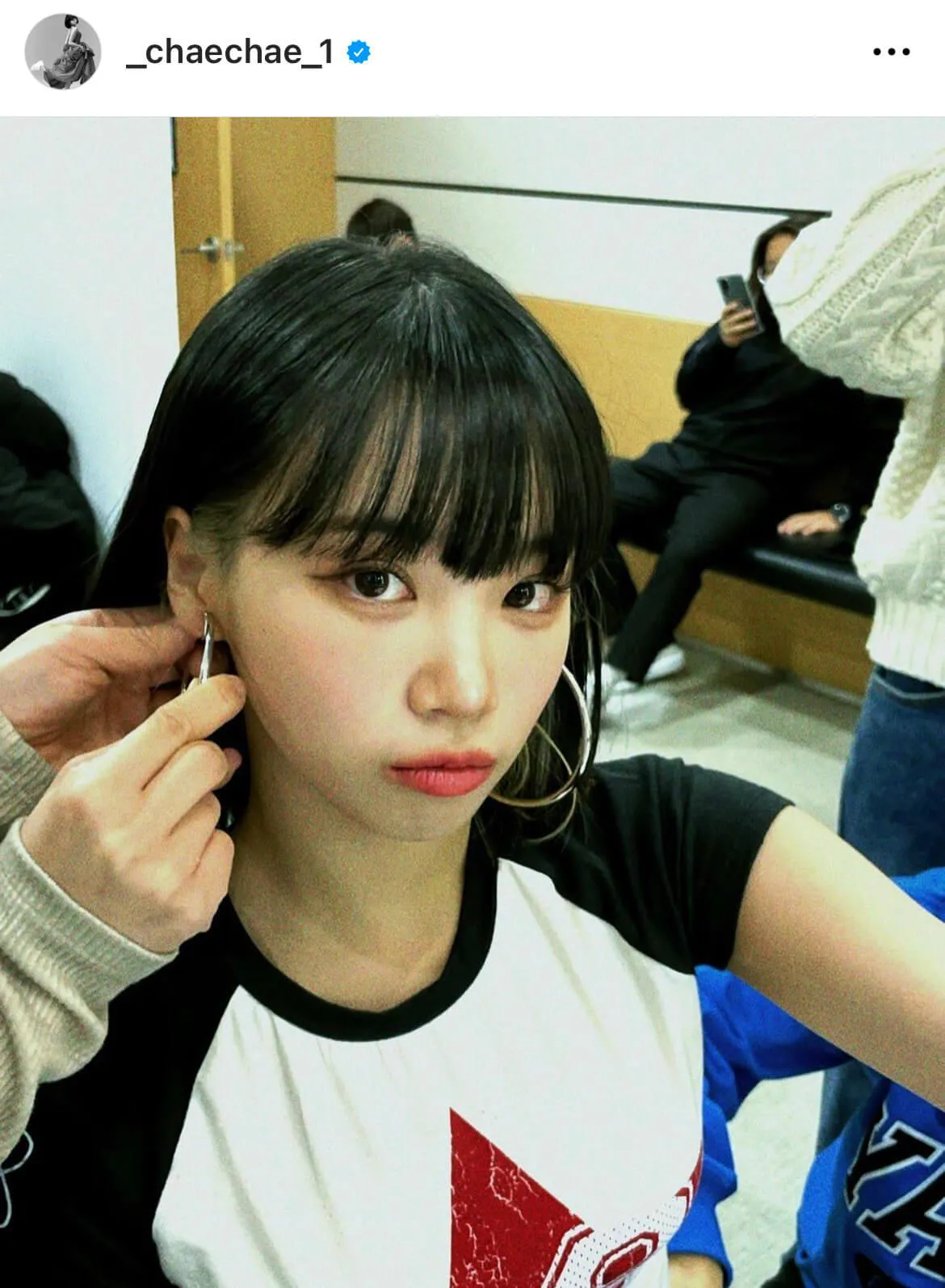 画像・写真 LE SSERAFIMチェウォン、“かわいすぎ”フードに包まれ