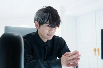 昼はパティシエ、裏の顔は闇医者チームの執刀医・妻夫木聡“波佐間”が「生き延びる価値」を問う<Get Ready!>