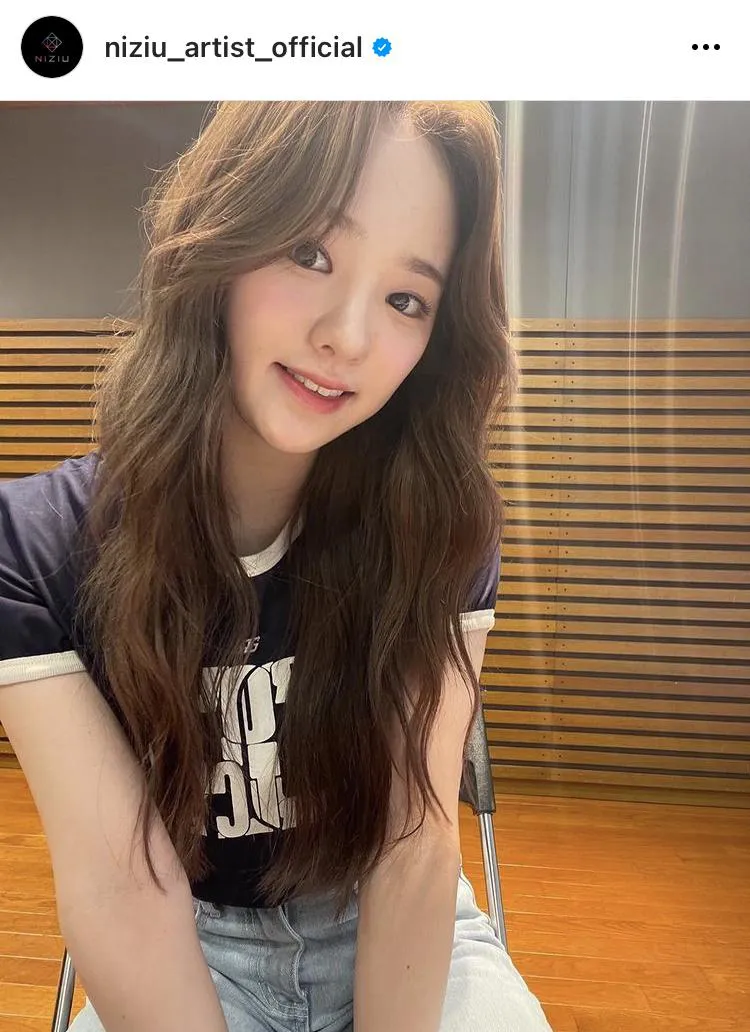 画像・写真 “クールな魅力全開”…NiziU・リオ、上品なブラックドレス姿