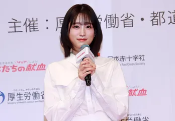 高橋ひかる、純白の“勝負衣装”で登場　共演のウルトラマンにビックリ「筋肉美がすごくて！」