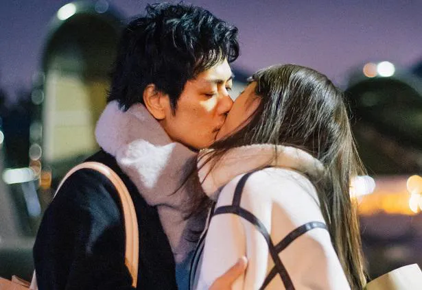 【写真】約20秒間にわたるおぼれるような濃厚キスを交わす久保田悠来と貴島明日香