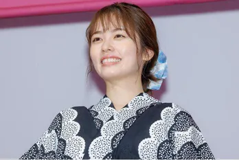 “美しさとカッコ良さを感じる…”小芝風花、光で映える近距離笑顔ショットにファン歓喜