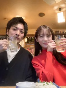 久保田悠来、お酒を片手に自然な笑みを見せる貴島明日香の姿を公開「そんな姿がとにかく愛おしい」<私たち結婚しました 4>