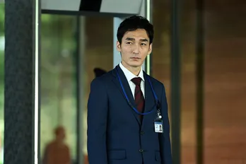 草なぎ剛による“痛快な復讐劇”が開幕　議員の裏切りで変貌、罠を仕掛け失脚を図る＜罠の戦争＞