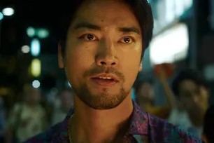 元ヤクザの“情報屋”桐谷健太&“四流記者”佐野玲於がバディに スピード感ある濃密な物語に没入<インフォーマ>