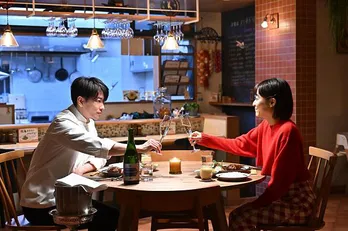 井上真央“悠依”と佐藤健“直木”が情熱的なキスを見せるも、切なくミステリアスな展開に＜100万回 言えばよかった＞