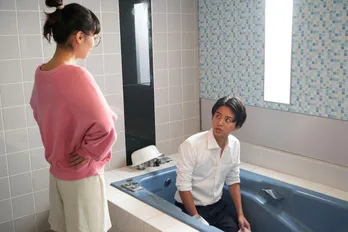 藤ヶ谷太輔演じる人生の沼にハマった元エリートが“オトナの一つ屋根の下ラブ”を繰り広げる<ハマる男に蹴りたい女>