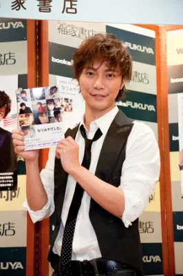 成宮寛貴の“油断顔”も!? フォトブックは貴重ショット満載