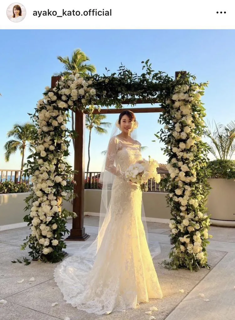 ハワイでの挙式…ベールをまとった純白ウェディングドレス姿の加藤綾子