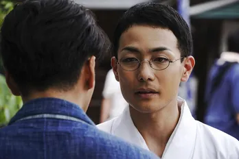 柳楽優弥“大悟”の敵か、味方か…田中俊介“宗近”のただ者じゃない“静かな威圧感”<ガンニバル>