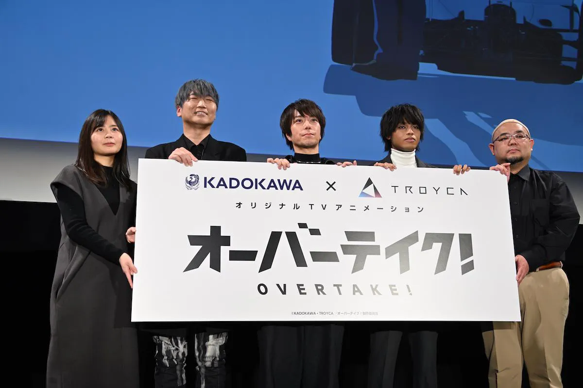 (写真左より)上田清香プロデューサー、小西克幸、あおきえい監督、古屋亜南、長野敏之プロデューサー