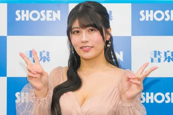 ちとせよしの、2冊目写真集は「全ての面でバージョンアップしました!」