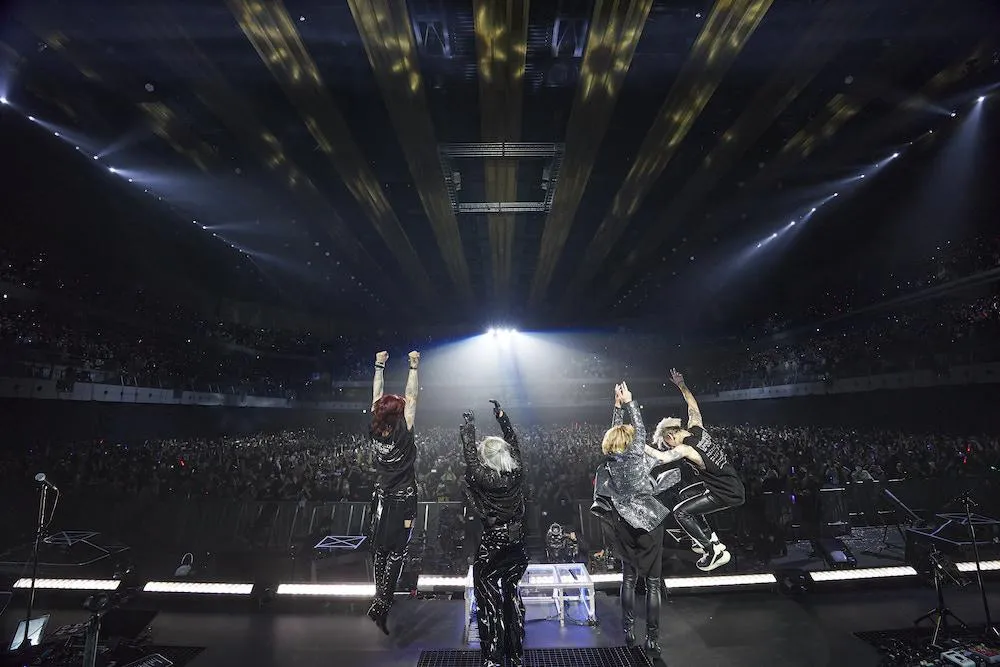 THE LAST ROCKSTARSの初ライブ「THE LAST ROCKSTARS Live Debut 2023 Tokyo - New York - Los Angeles」より