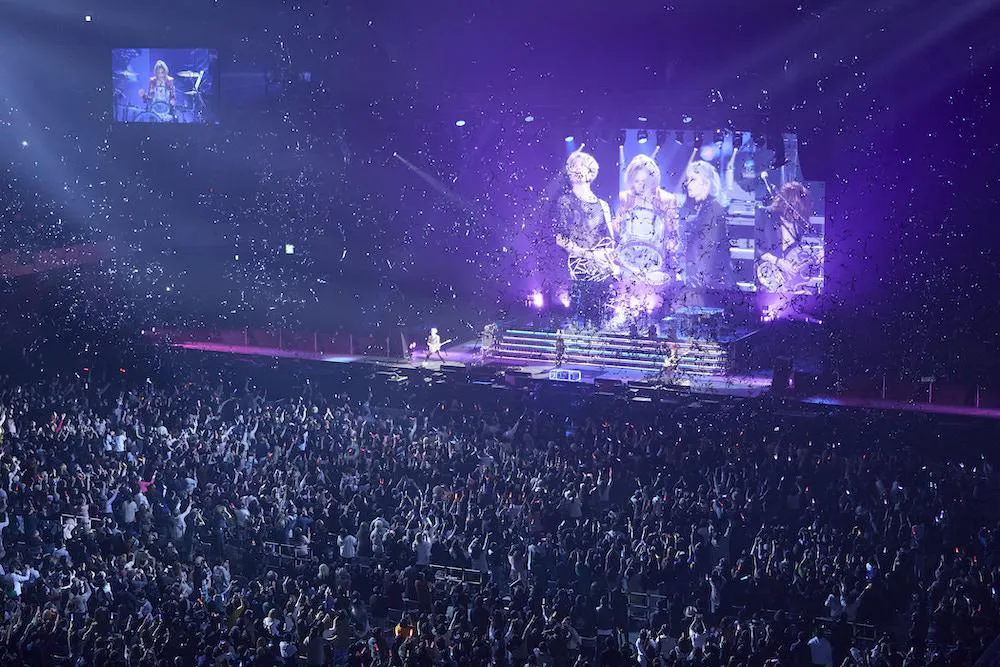 THE LAST ROCKSTARSの初ライブ「THE LAST ROCKSTARS Live Debut 2023 Tokyo - New York - Los Angeles」より