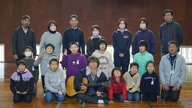 「美しい日本に出会う旅」で小学校を訪れた橋口洋平