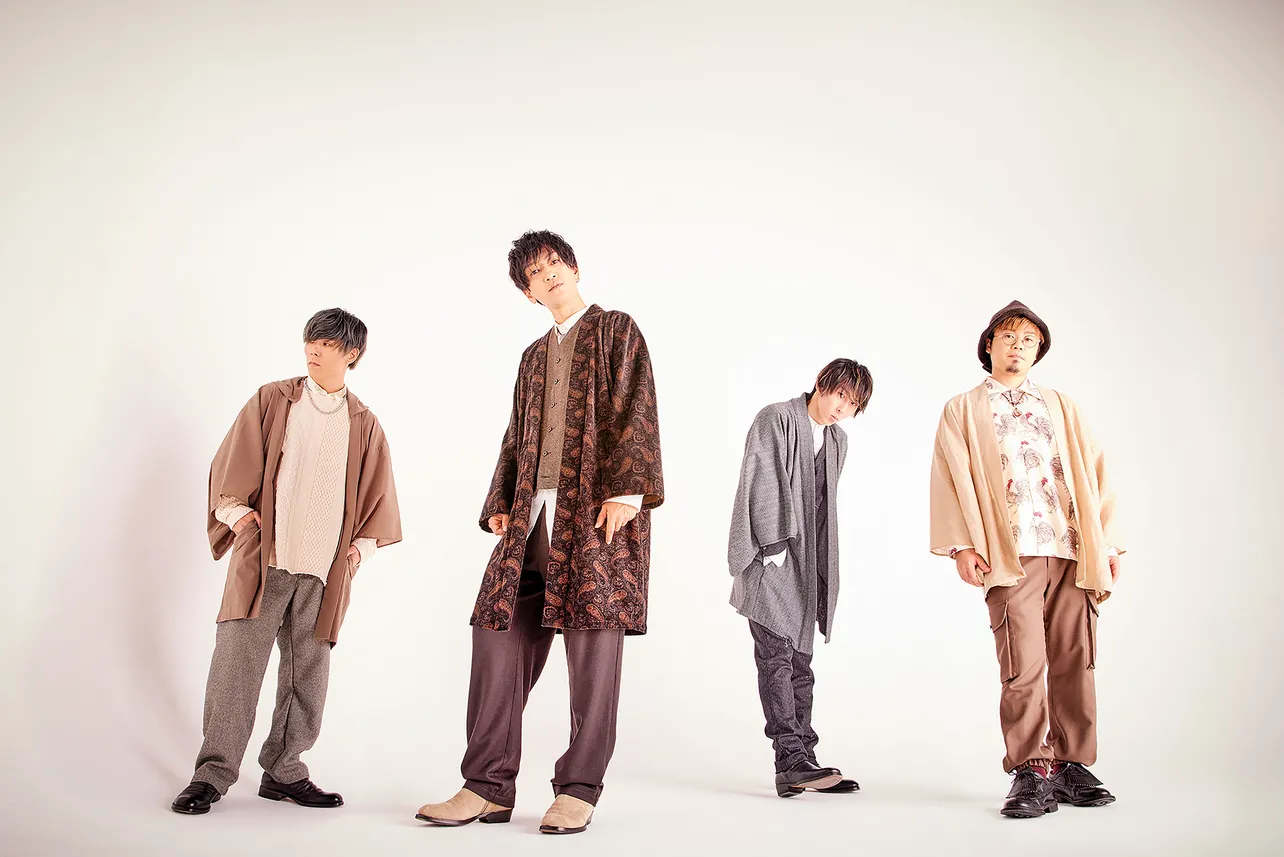 「しるし」「℃」の両A面シングルをリリースしたラックライフのLOVE大石、PON、ikoma、たく(左から)