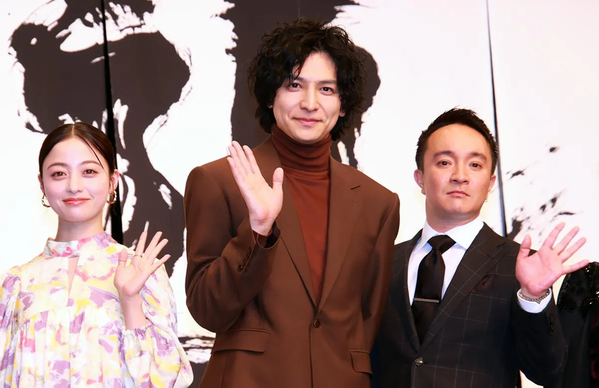 映画「湯道」完成披露舞台あいさつに登場した橋本環奈、生田斗真、濱田岳(写真左から)