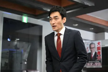 草なぎ剛“亨”に出馬の打診 “犬飼”との関係が深い後援会長“鰐淵”が新たな敵に<罠の戦争>