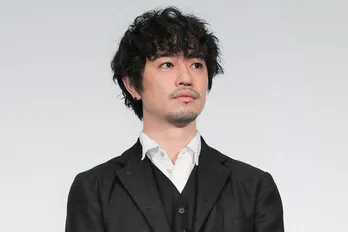 斎藤工、サッカー少年な“若ノンパーマ時代”の姿に「美少年すぎる」「サラサラヘア時代もかっこいい」と反響