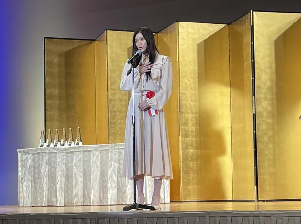 篠原涼子、ドラマ「silent」がエランドール賞特別賞を受賞し、お祝いに駆け付けた