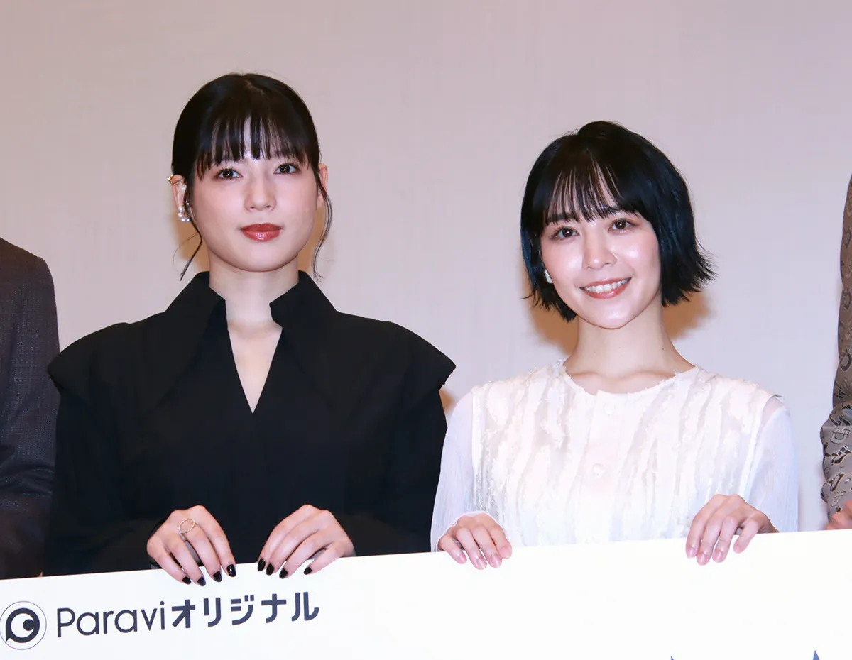 ドラマ「悪魔はそこに居る」のヒット祈願イベントに登場した石井杏奈と吉谷彩子(写真左から)