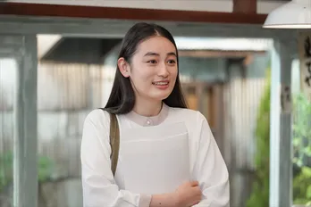 ＜舞いあがれ！＞八木莉可子が“短歌女子”役で見せた絶妙な危うさ 「鎌倉殿」「First Love」…話題作に次々出演中