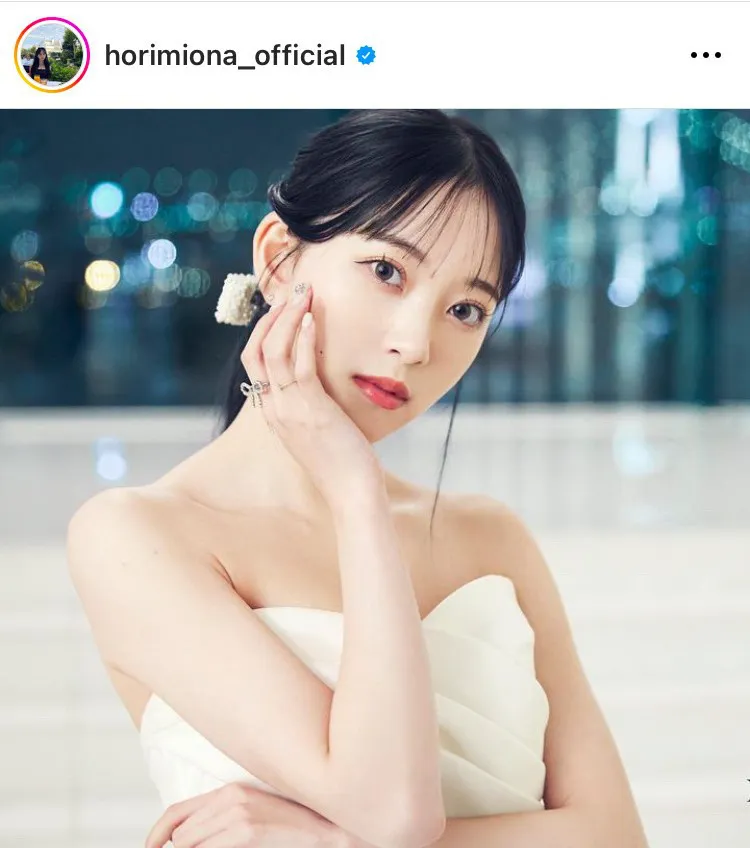  ※堀未央奈オフィシャルInstagram(horimiona_official)より