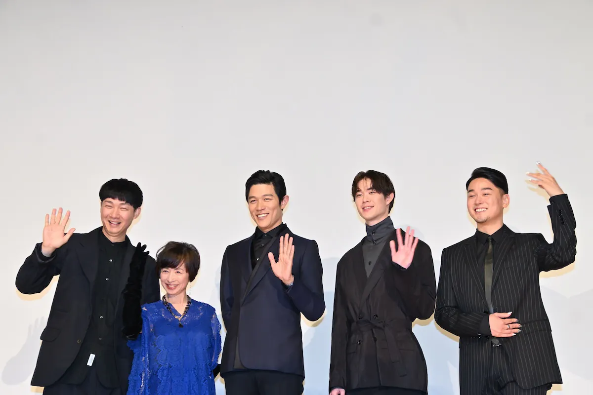 (写真左より)松永大司監督、阿川佐和子、鈴木亮平、宮沢氷魚、ドリアン・ロロブリジーダ