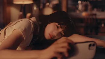 広瀬すずがヨルシカの「アルジャーノン」スペシャルPVに登場　歌詞を口ずさむシーンも