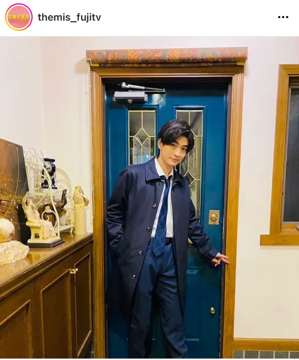 【写真】高橋文哉“真中”、スマートなスーツ姿で「ただいま！」